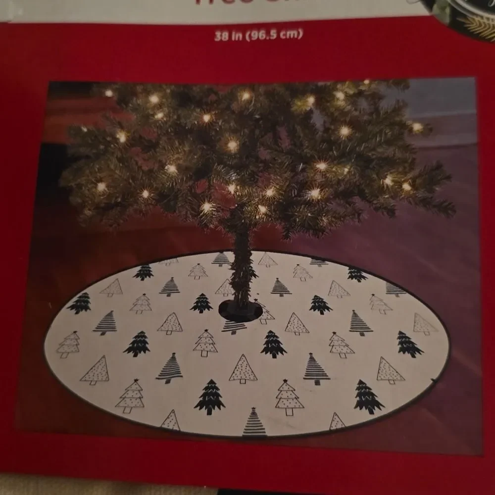 New Holiday Style 38 inch round Cream Green Tree Skirt Christmas Tree‎ Print